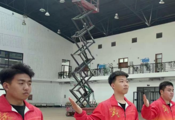 剪叉式升降平台车参与河北省运动会场馆修缮工作
